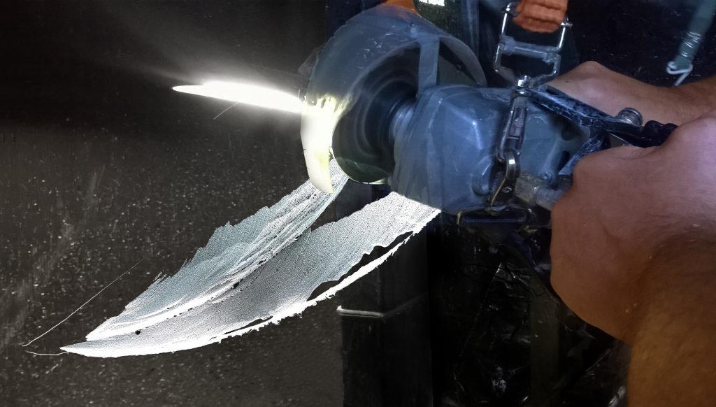 Using a diamond saw when engraving glass